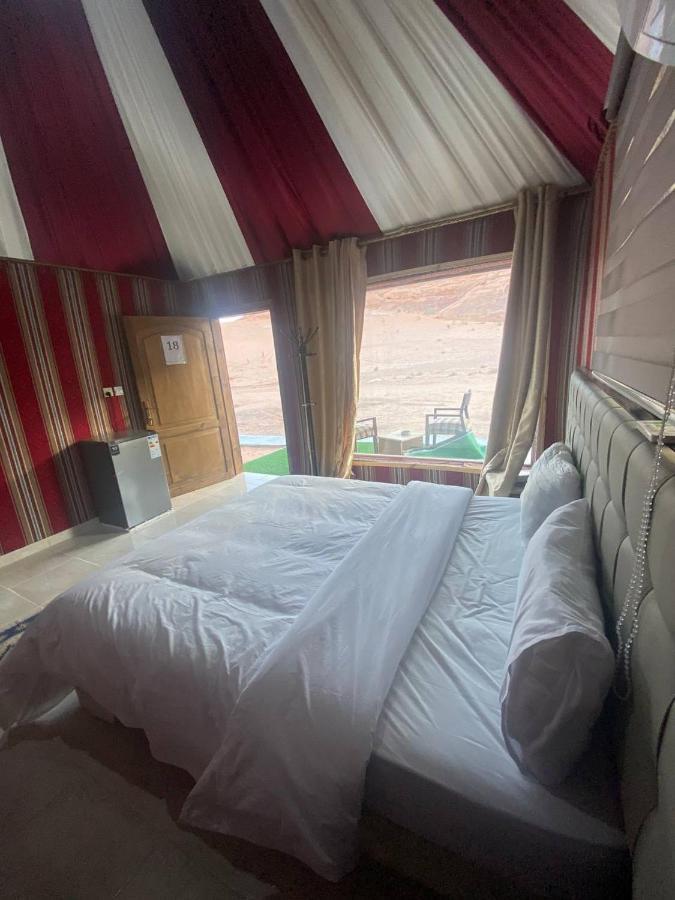 Hotel Omar Ali Luxury Camp à Wadi Rum Extérieur photo