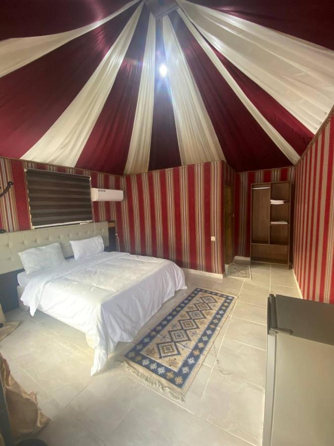 Hotel Omar Ali Luxury Camp à Wadi Rum Extérieur photo