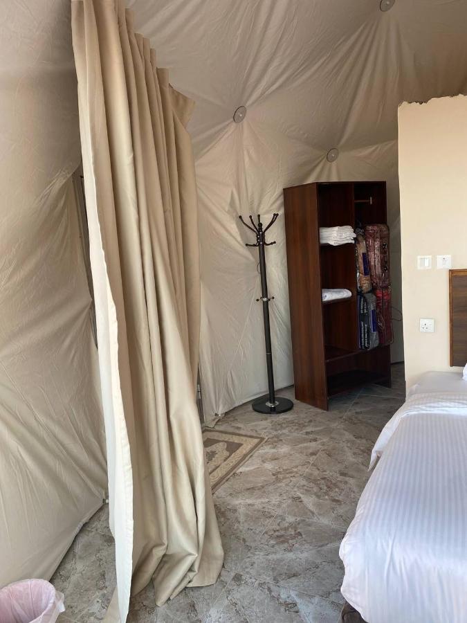 Hotel Omar Ali Luxury Camp à Wadi Rum Extérieur photo