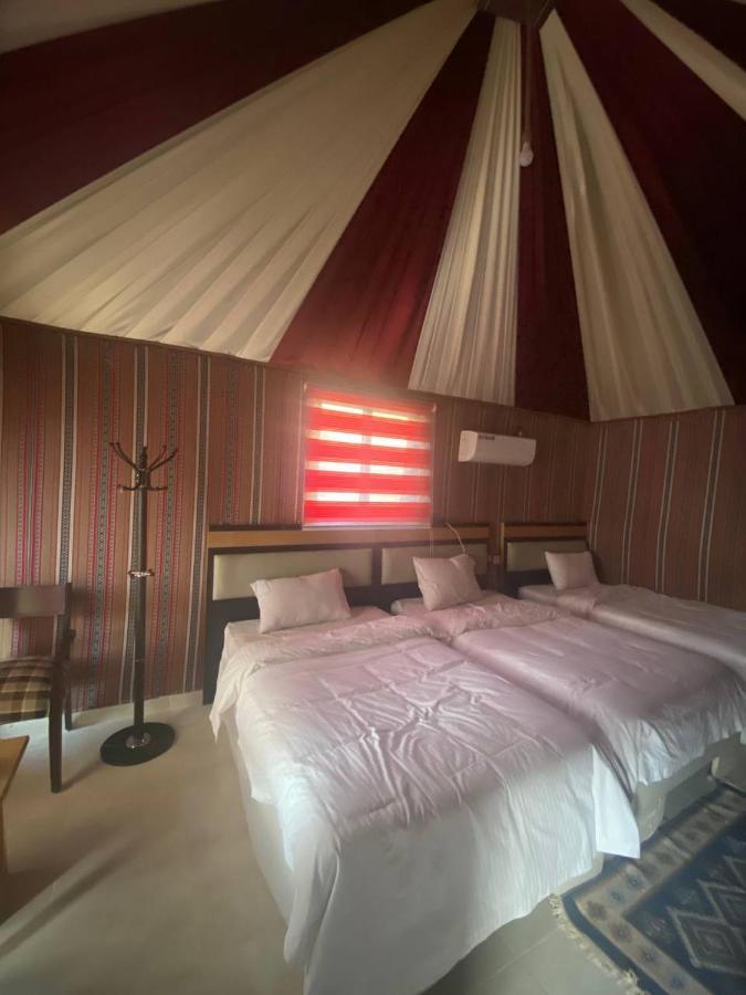 Hotel Omar Ali Luxury Camp à Wadi Rum Extérieur photo