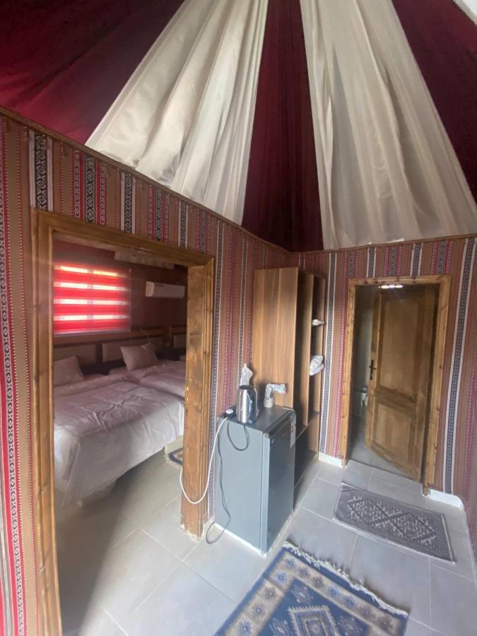 Hotel Omar Ali Luxury Camp à Wadi Rum Extérieur photo