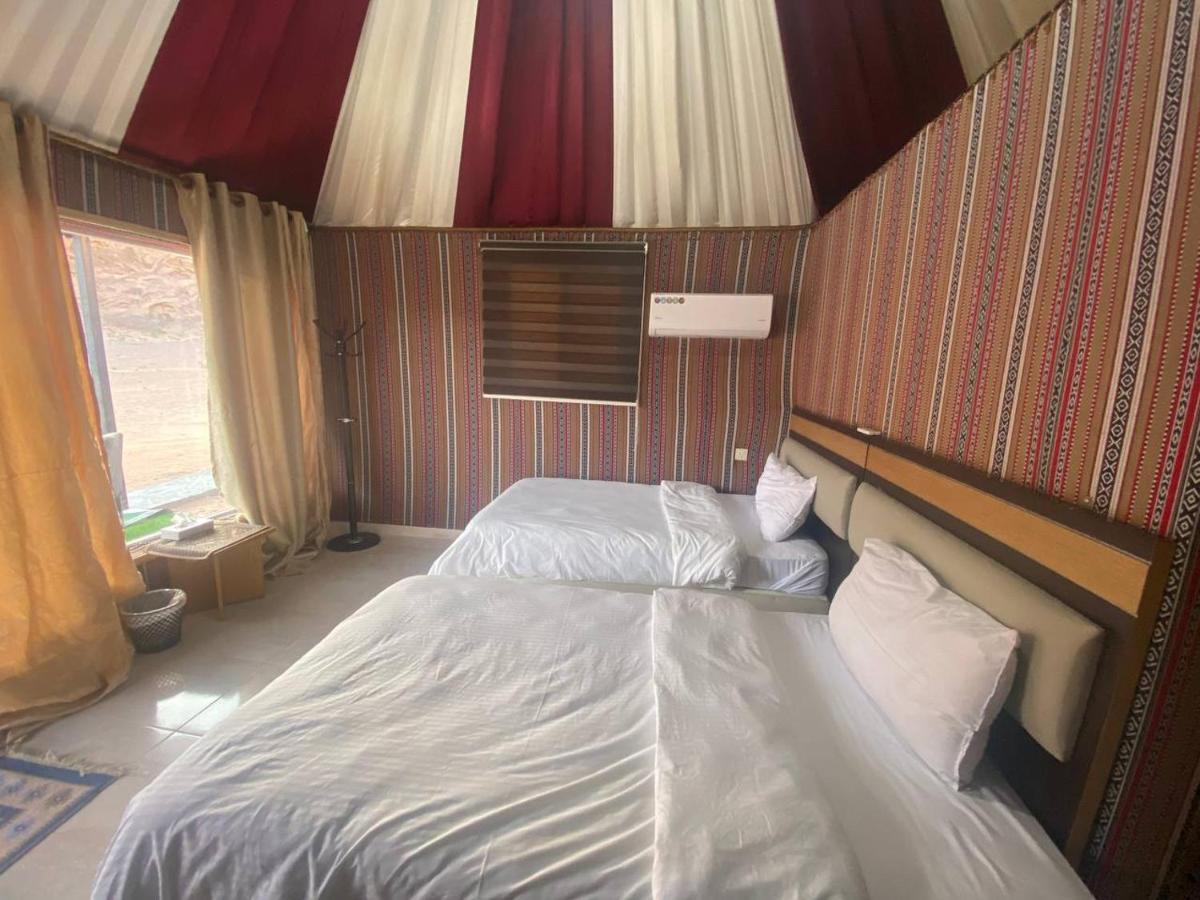 Hotel Omar Ali Luxury Camp à Wadi Rum Extérieur photo