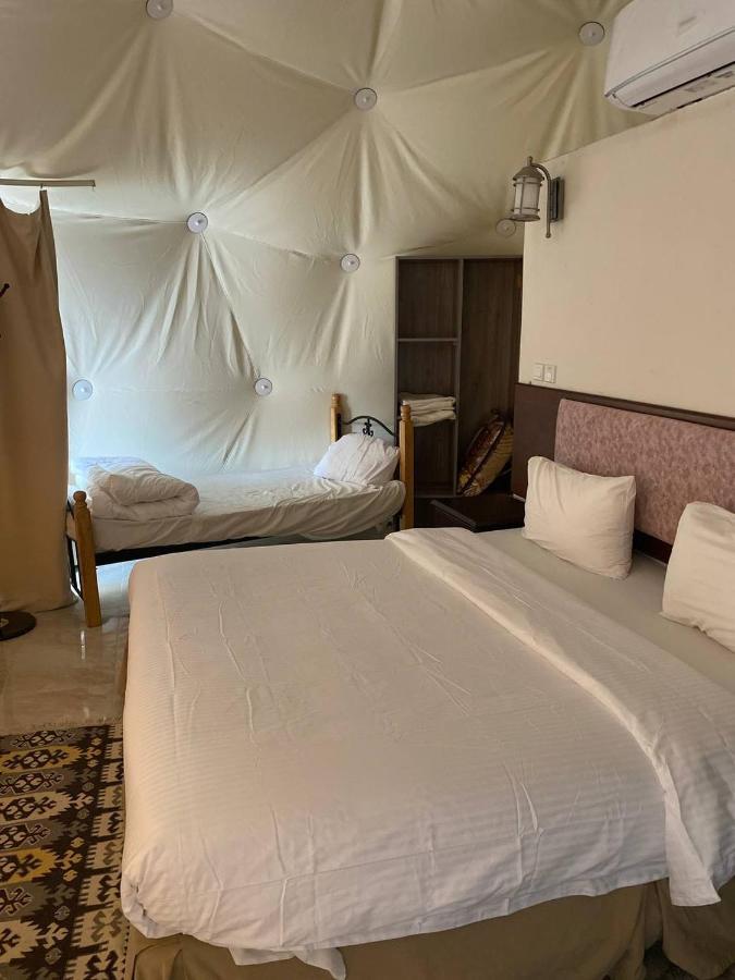 Hotel Omar Ali Luxury Camp à Wadi Rum Extérieur photo