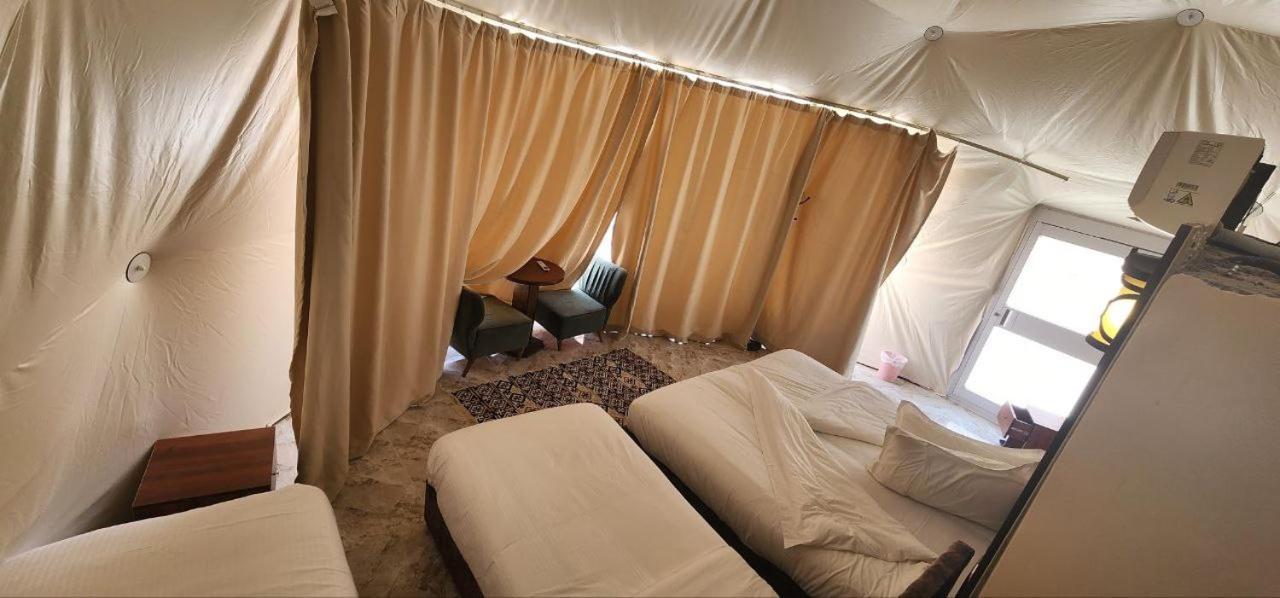Hotel Omar Ali Luxury Camp à Wadi Rum Extérieur photo